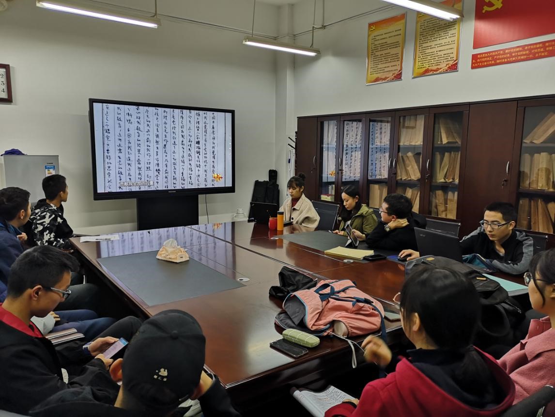 同学们在观看 同学们在观看